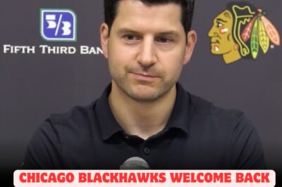 CHICAGO BLACKHAWKS STUN FANS WITH SHOCKING TRIPLE SIGNING—Three BELOVED STARS RETURN in UNBELIEVABLE HOMECOMING! NHL WORLD REACTS as ICONIC FRANCHISE REUNITES LEGENDS for ONE MORE RUN at GLORY. Could This Be the START of a NEW DYNASTY in the WINDY CITY?