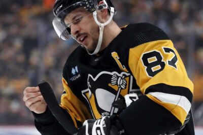 SIDNEY CROSBY SHATTERS RECORDS: Penguins’ legendary captain STORMS INTO NHL HISTORY with jaw-dropping TOP-10 milestone—fans and experts left SPEECHLESS as Crosby’s UNBELIEVABLE achievement sends shockwaves through the hockey world and cements his status as an ALL-TIME GREAT in dramatic fashion!